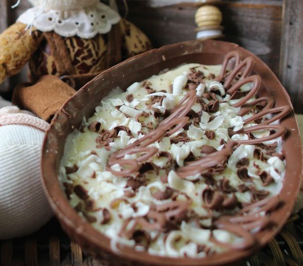 Meio Ovo de Chocolate Com Recheio de Colher